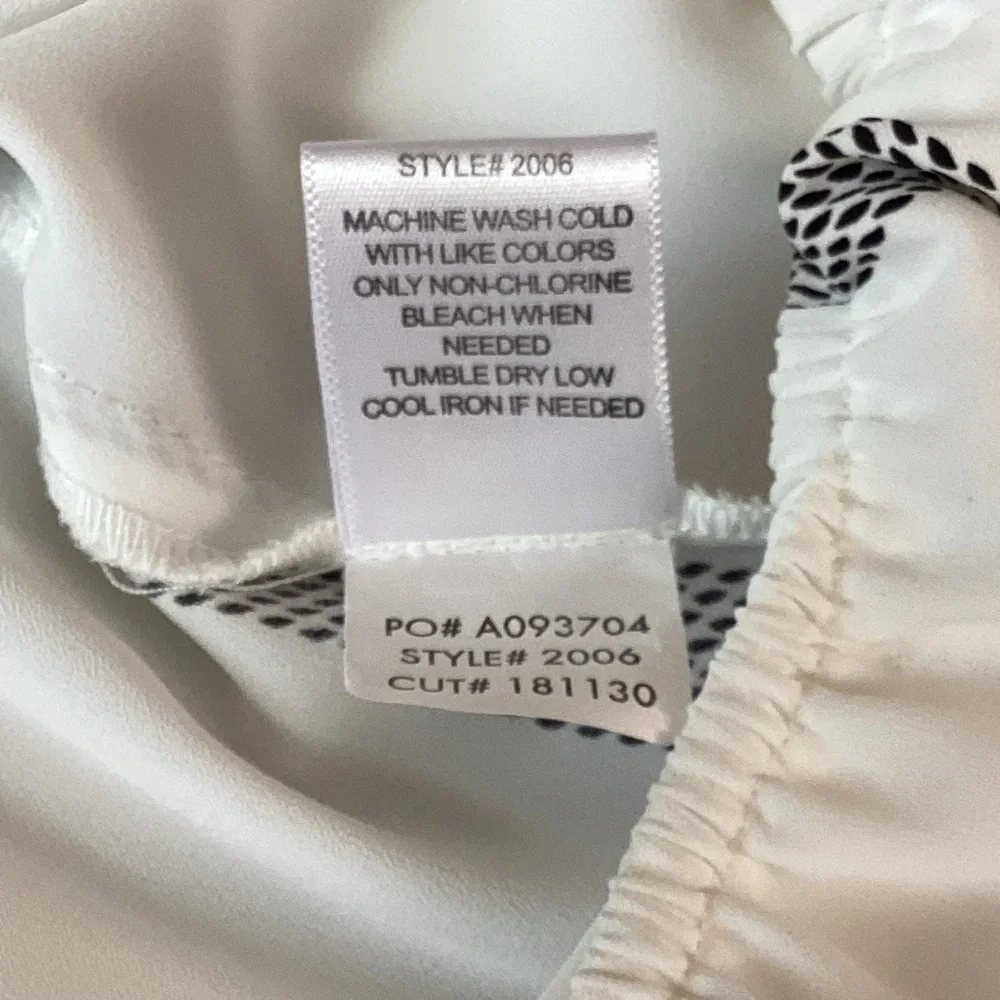 41 Hawthorn White and Black Boxy Blouse with Mandarin Collar - Picture 10 of 11